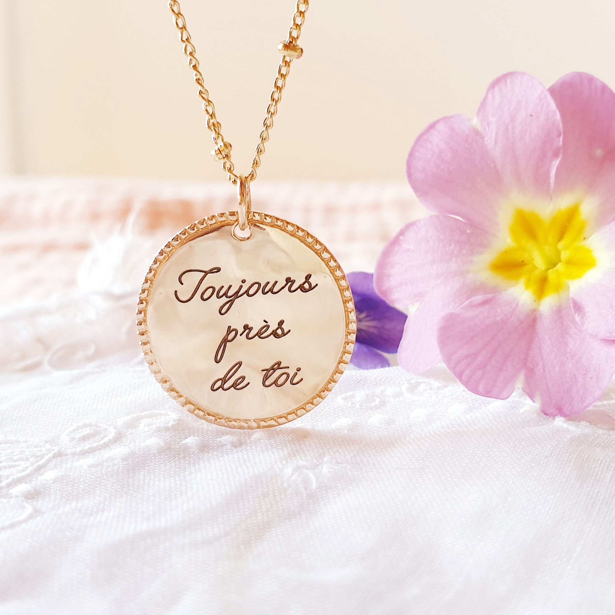 collier-grave-toujours-pres-de-toi-pour-fille-mamie-amoureuse