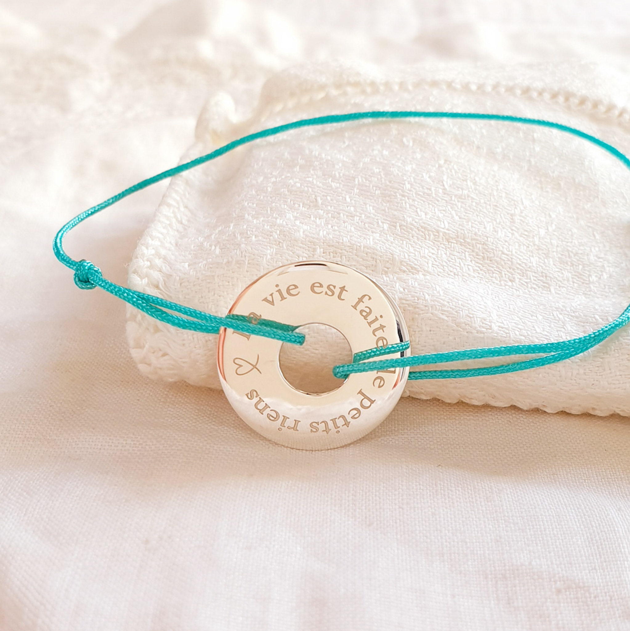 bracelet-cordon-argent-grave-message-cible