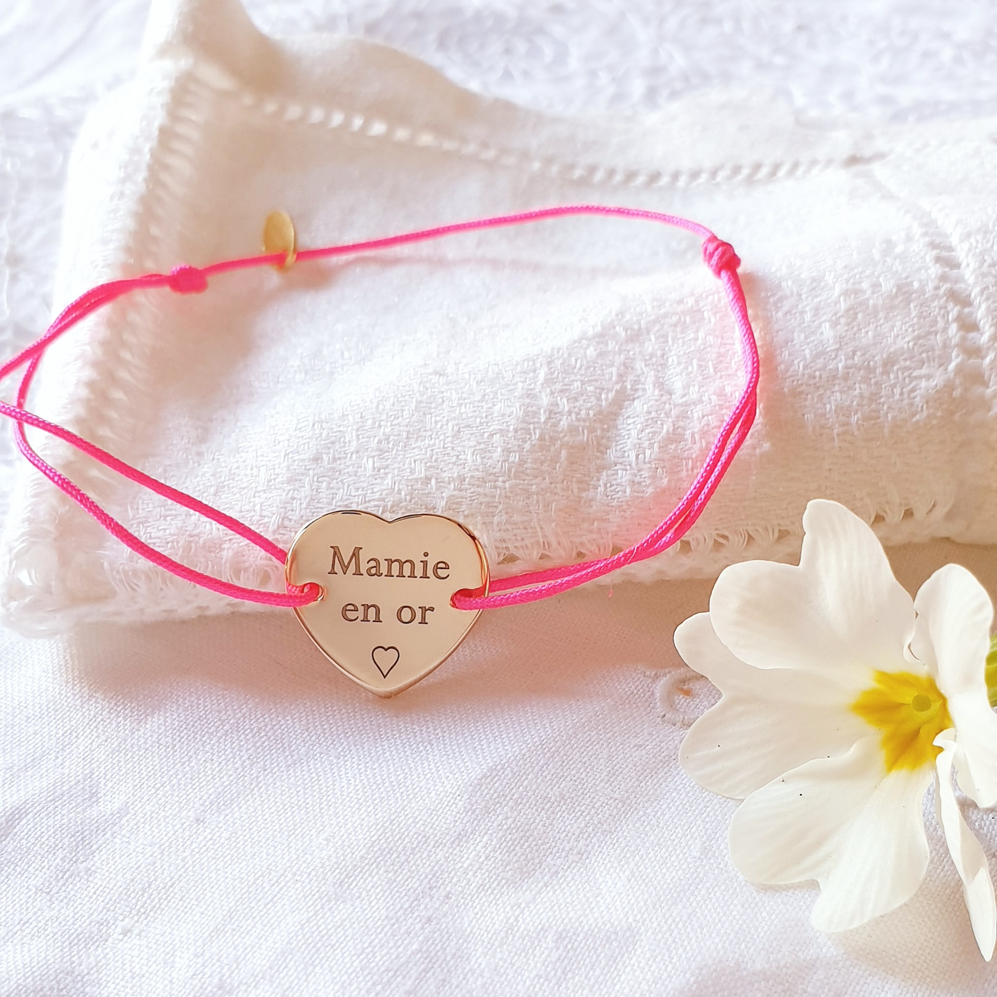 bijou-mamie-en-or-personnalise-cordon-coeur
