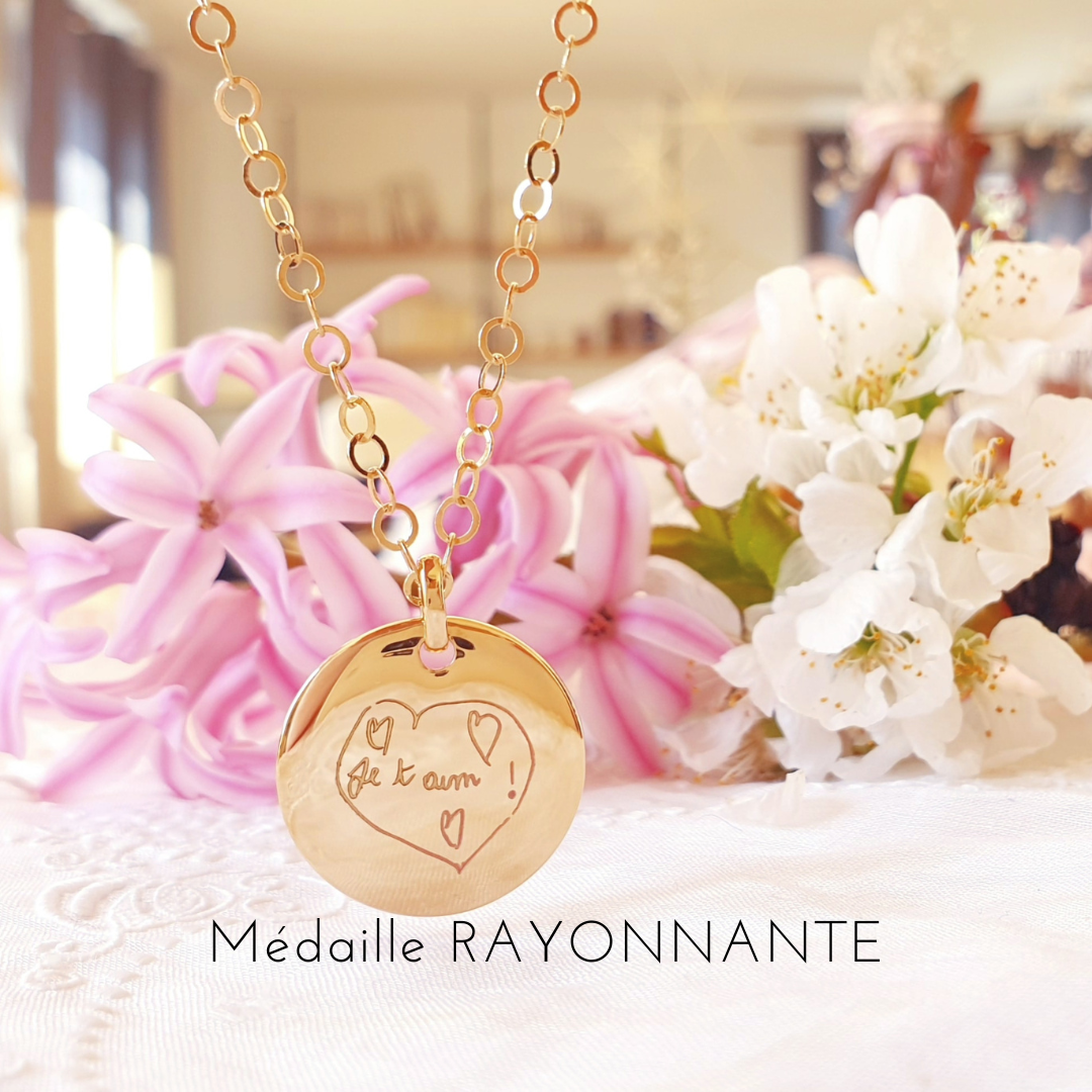 collier-maman-personnalise-dessin-grave