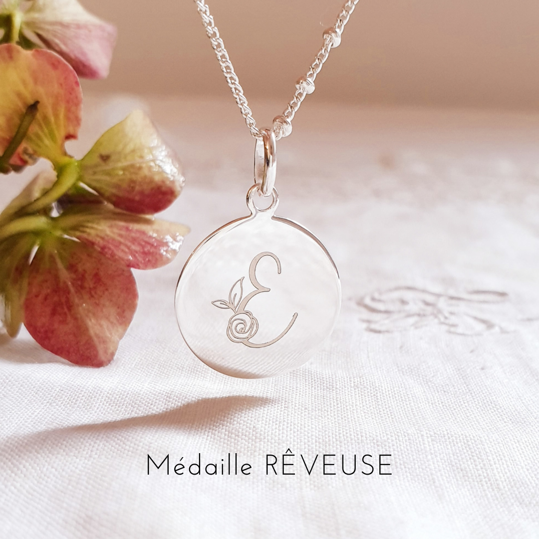 pendentif-personnalise-argent-lettrine-fleur
