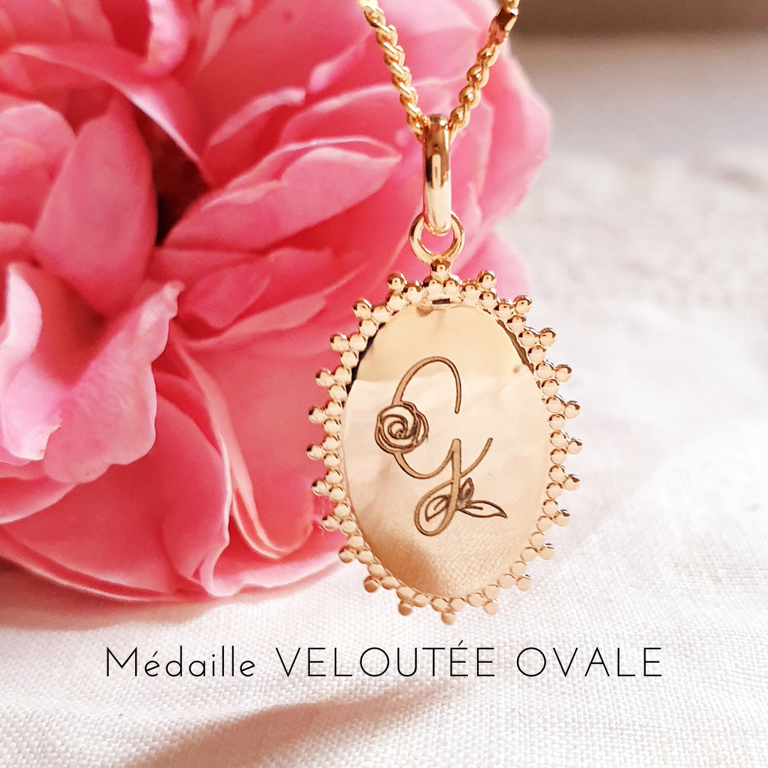 pendentif-personnalise-initiale-fleur