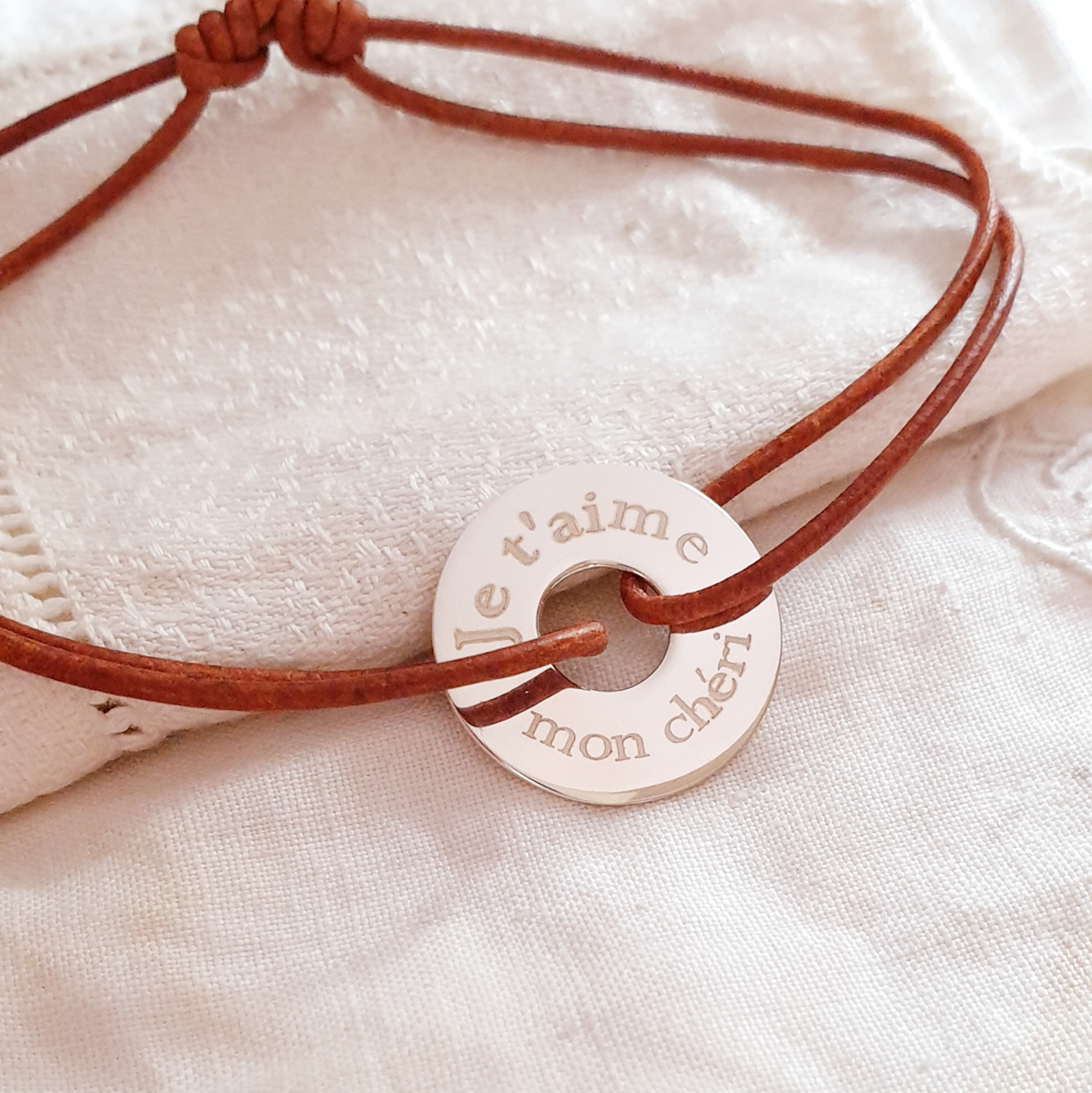 bracelet-cible-cordon-cuir-saint-valentin