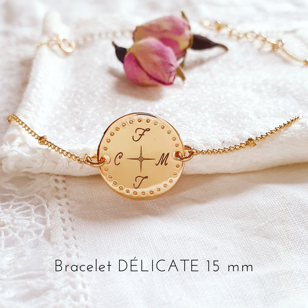 bracelet-mamaie-personnalise-initiales-rose-des-vents