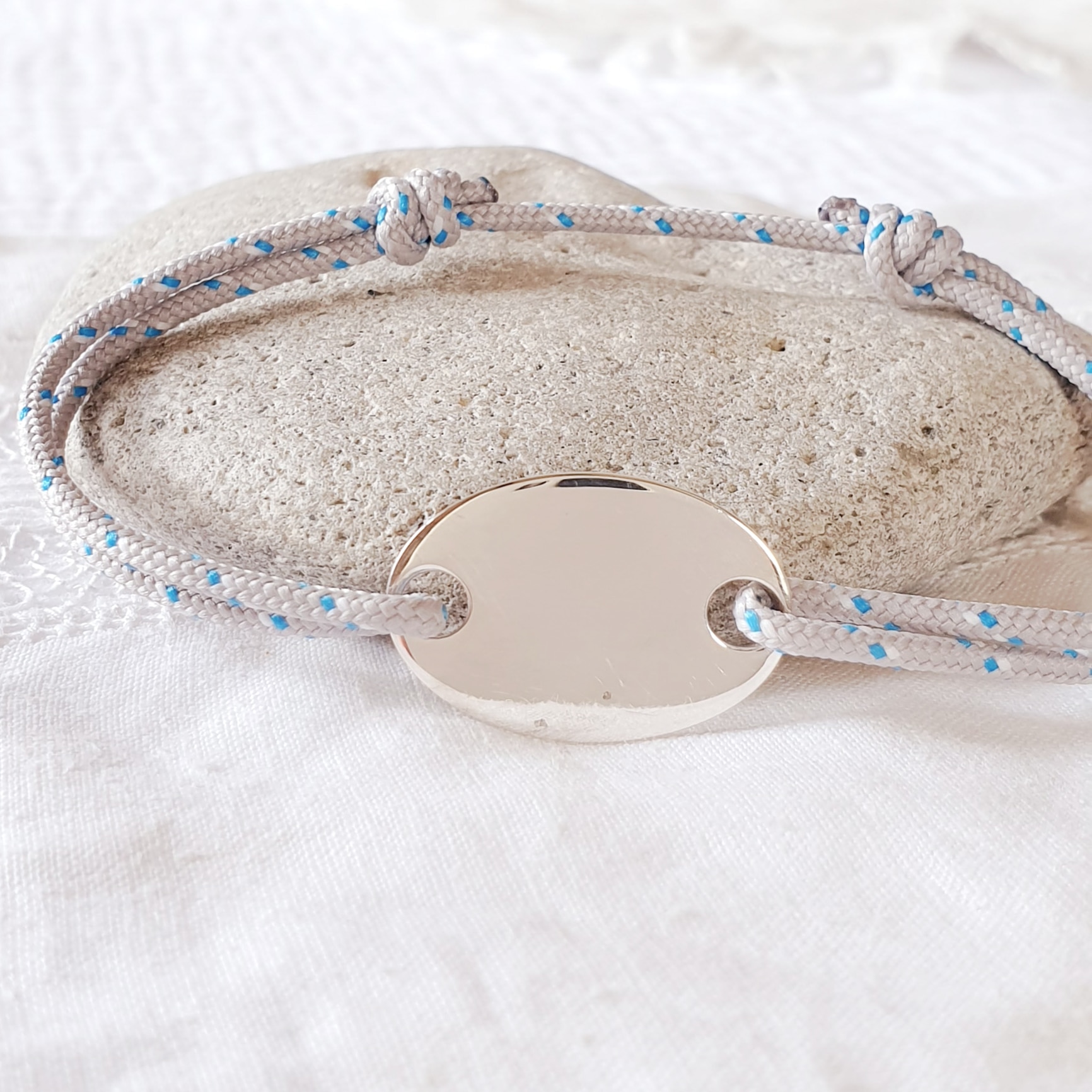 bracelet-personnalisable-homme-cordon-medaille-ovale