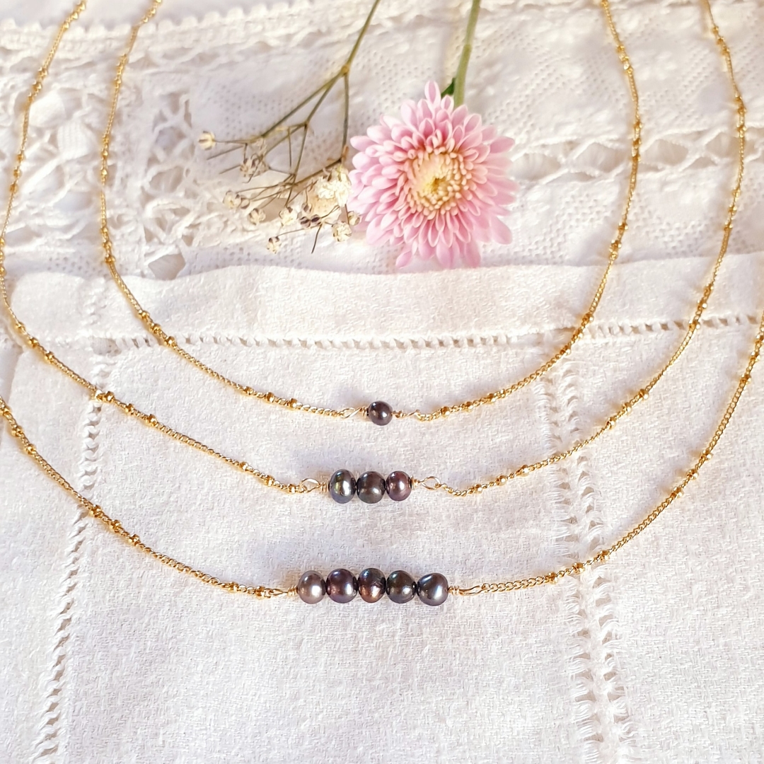 FUSIONNELLE collier nombre de perles de nacre grise à personnaliser or argent