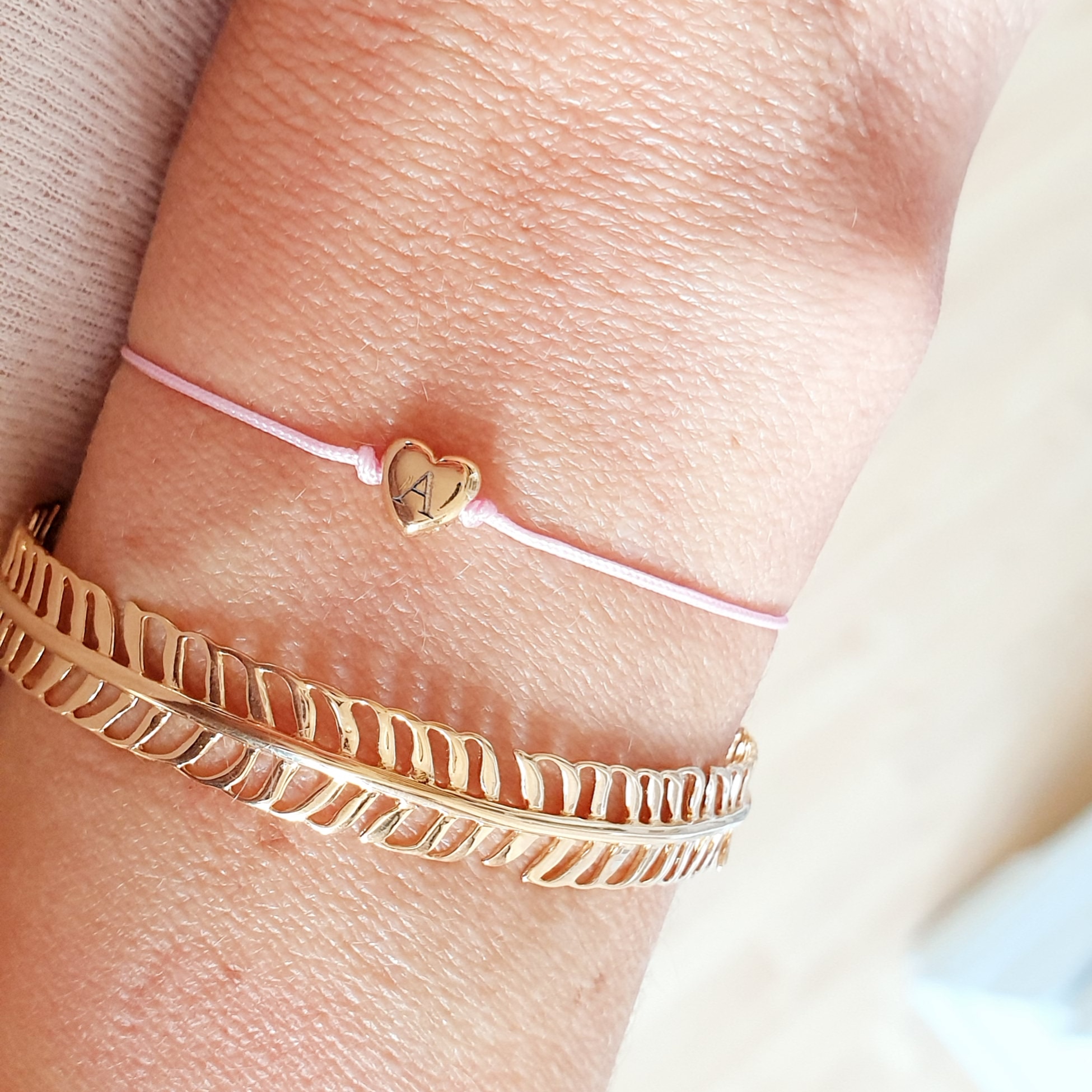 bracelet prenom petits coeurs graves