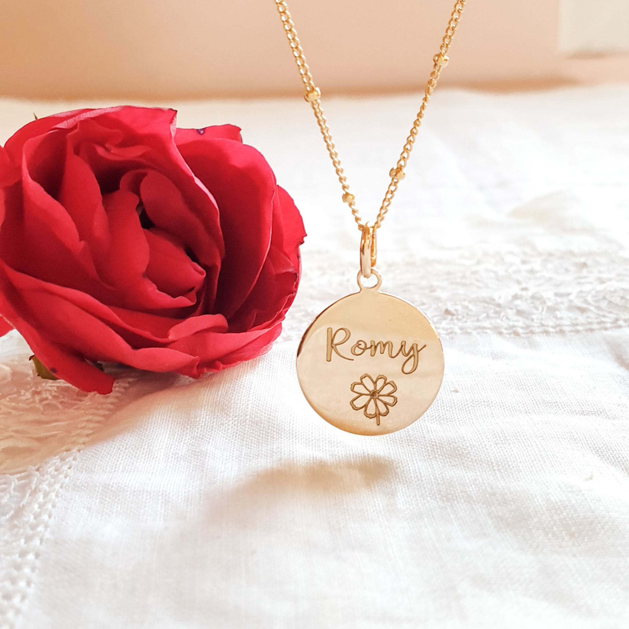 pendentif fille prenom grave