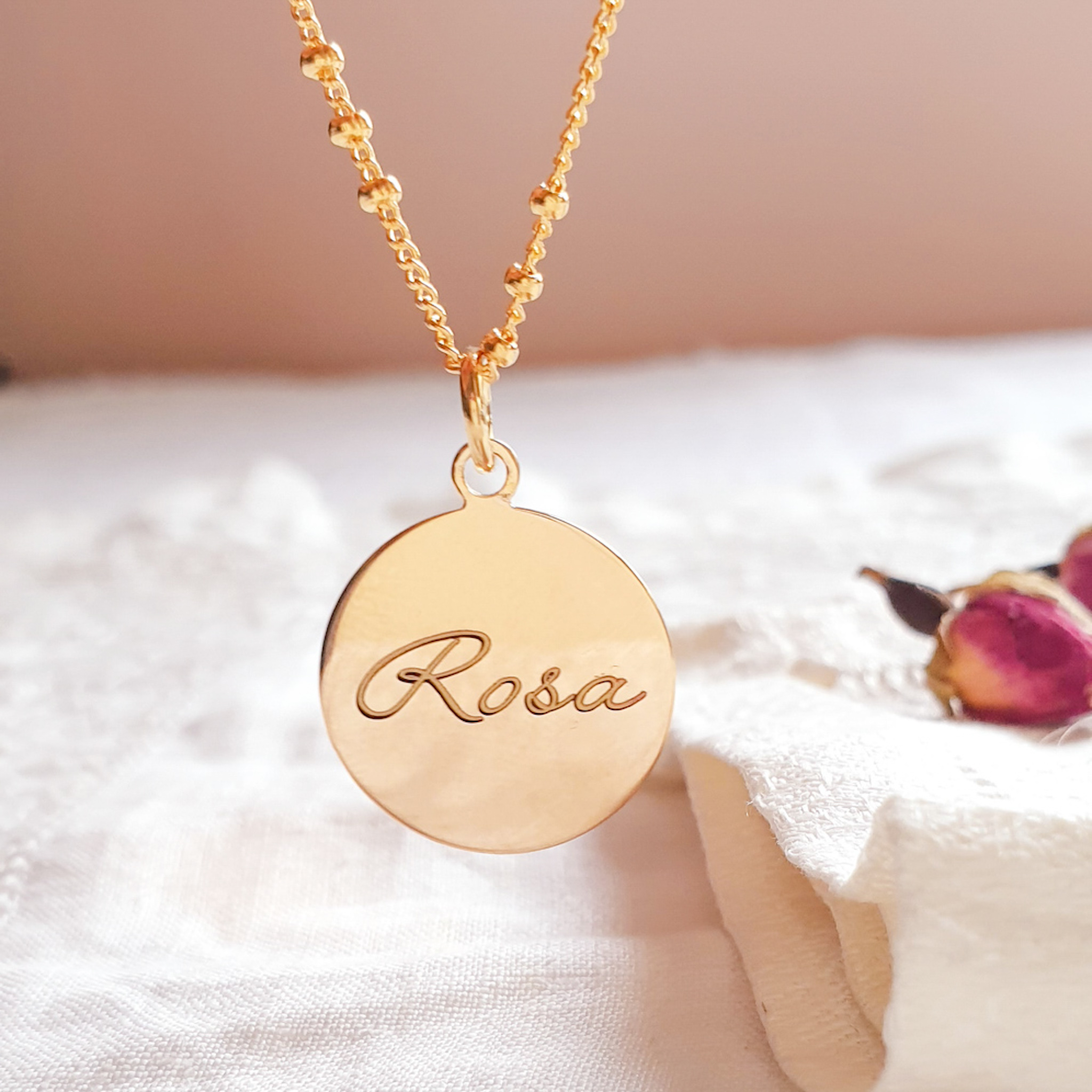 pendentif fille personnalise