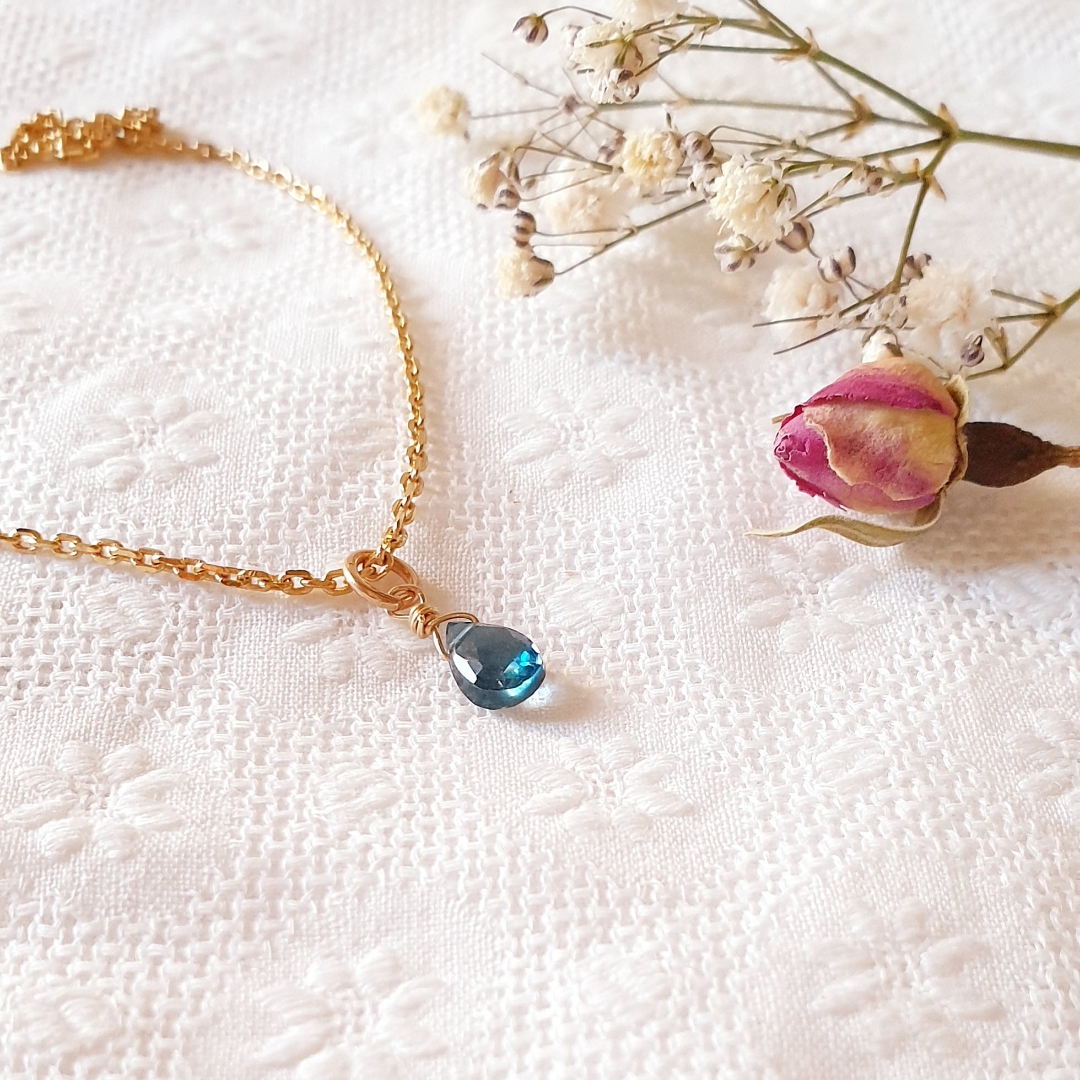 collier pierre topaze bleu