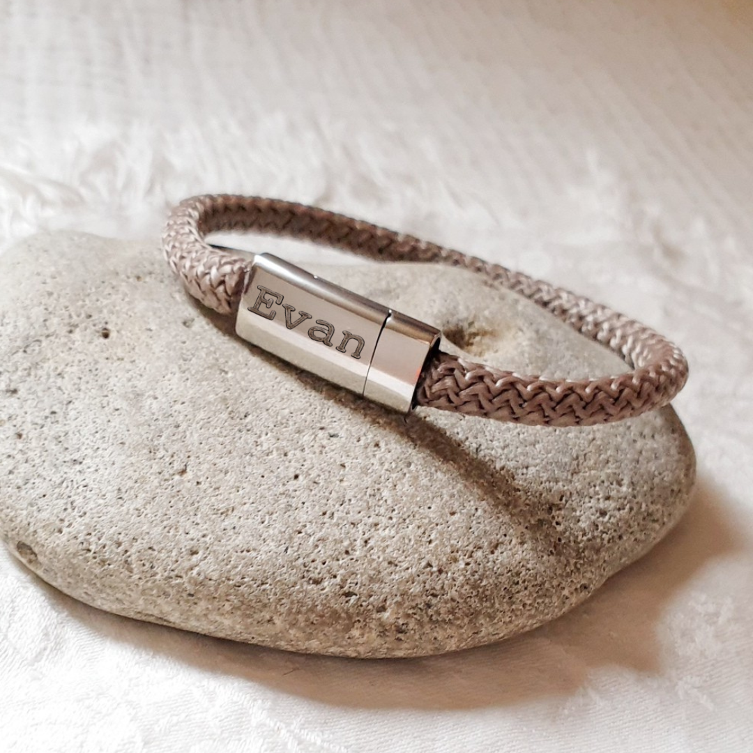bracelet homme avec prenom cordon et fermoir acier