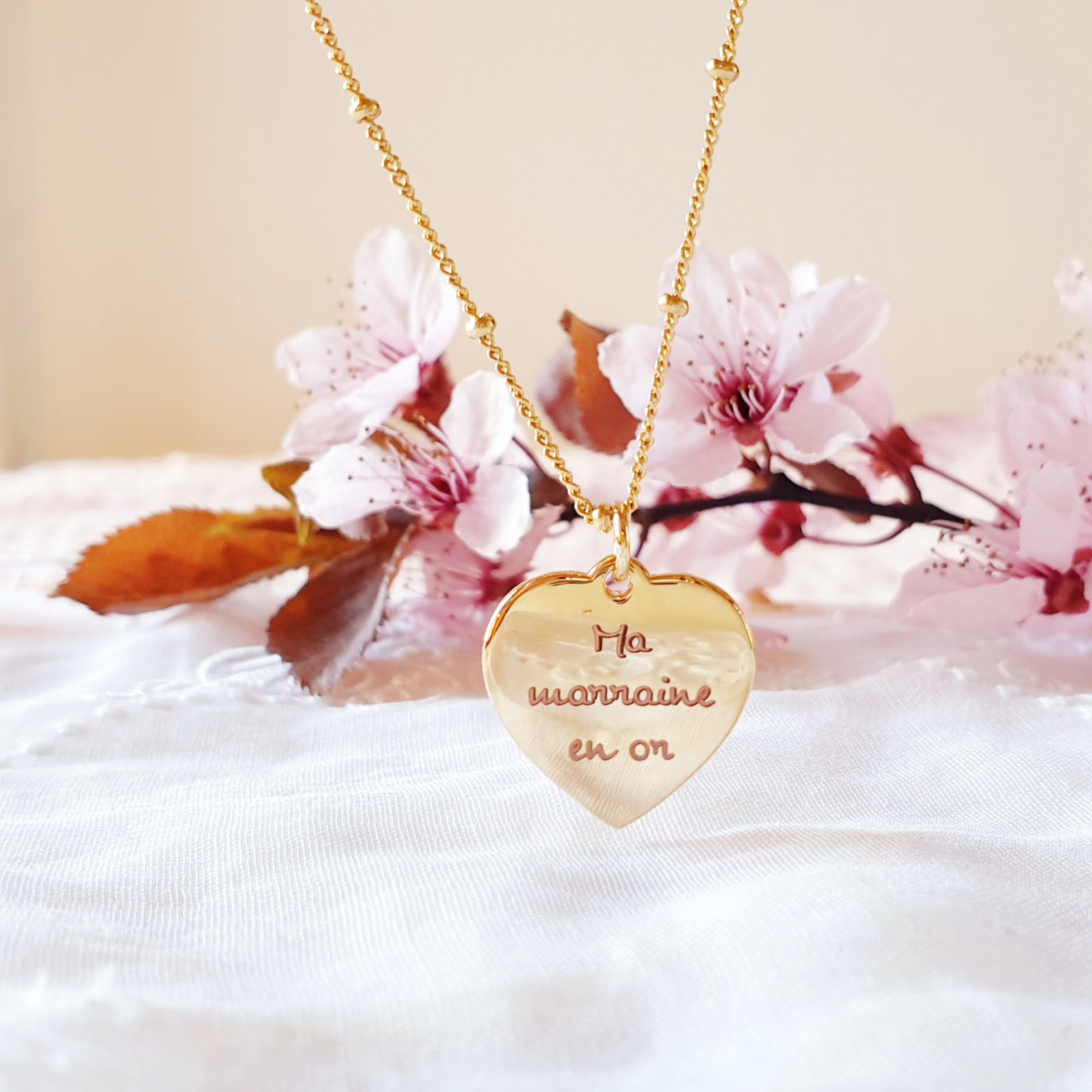cadeau pour une marraine en or