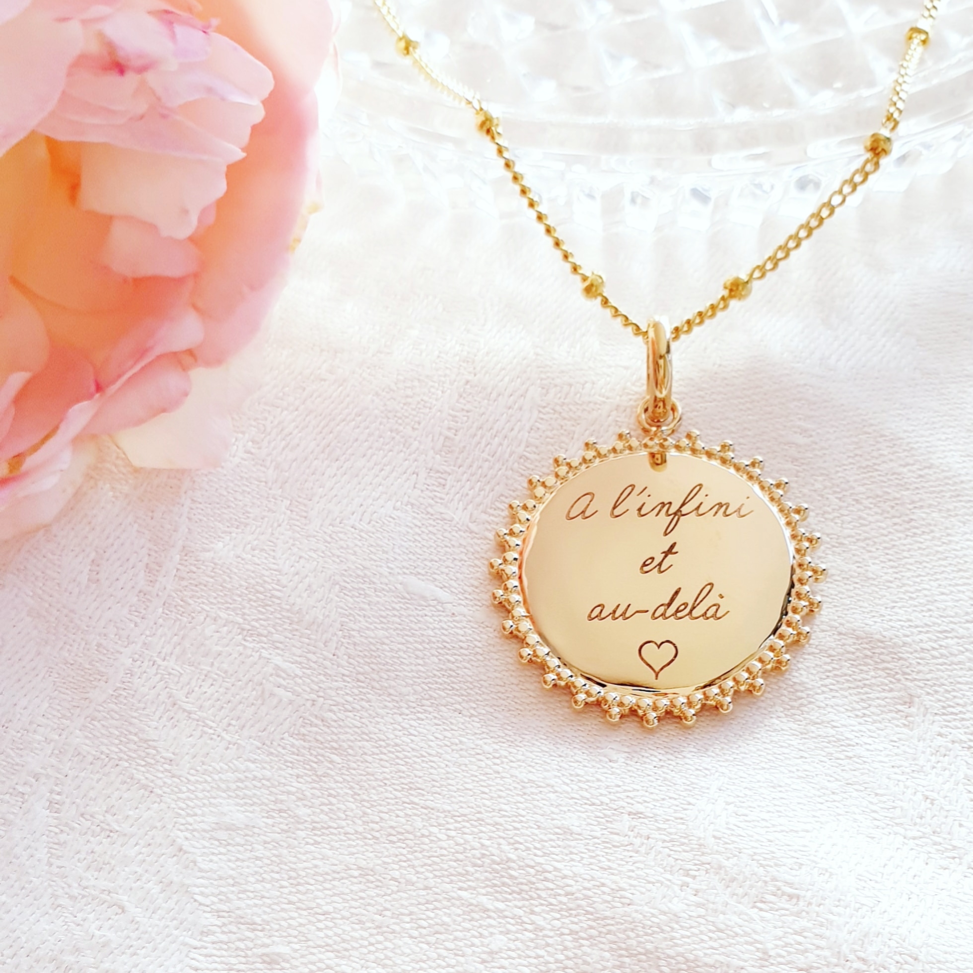 cadeau pour femme medaille personnalise plaque or
