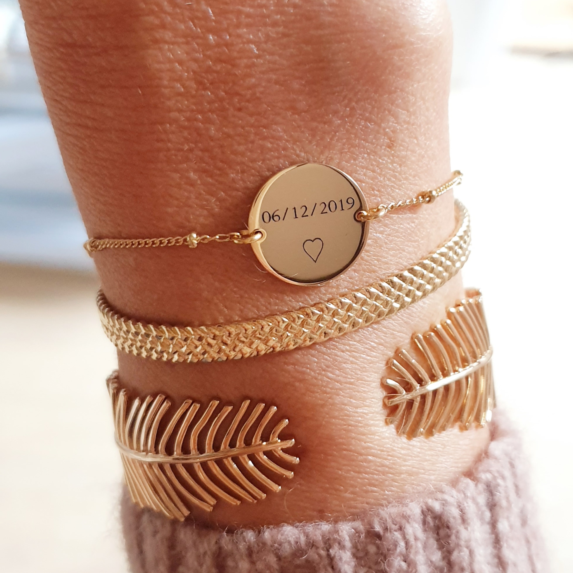 bijou plaque or bracelet grave