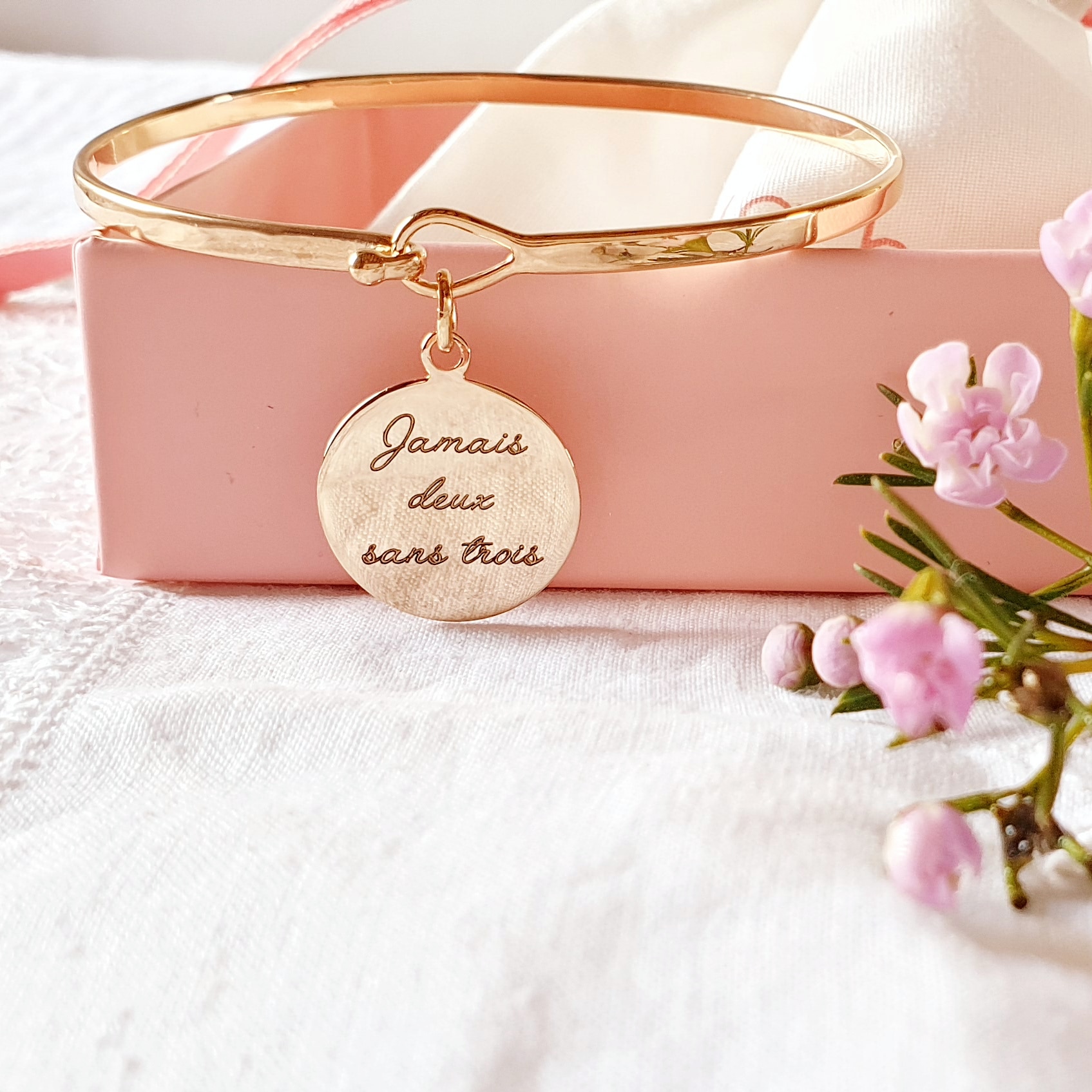 bracelet grave message tresor
