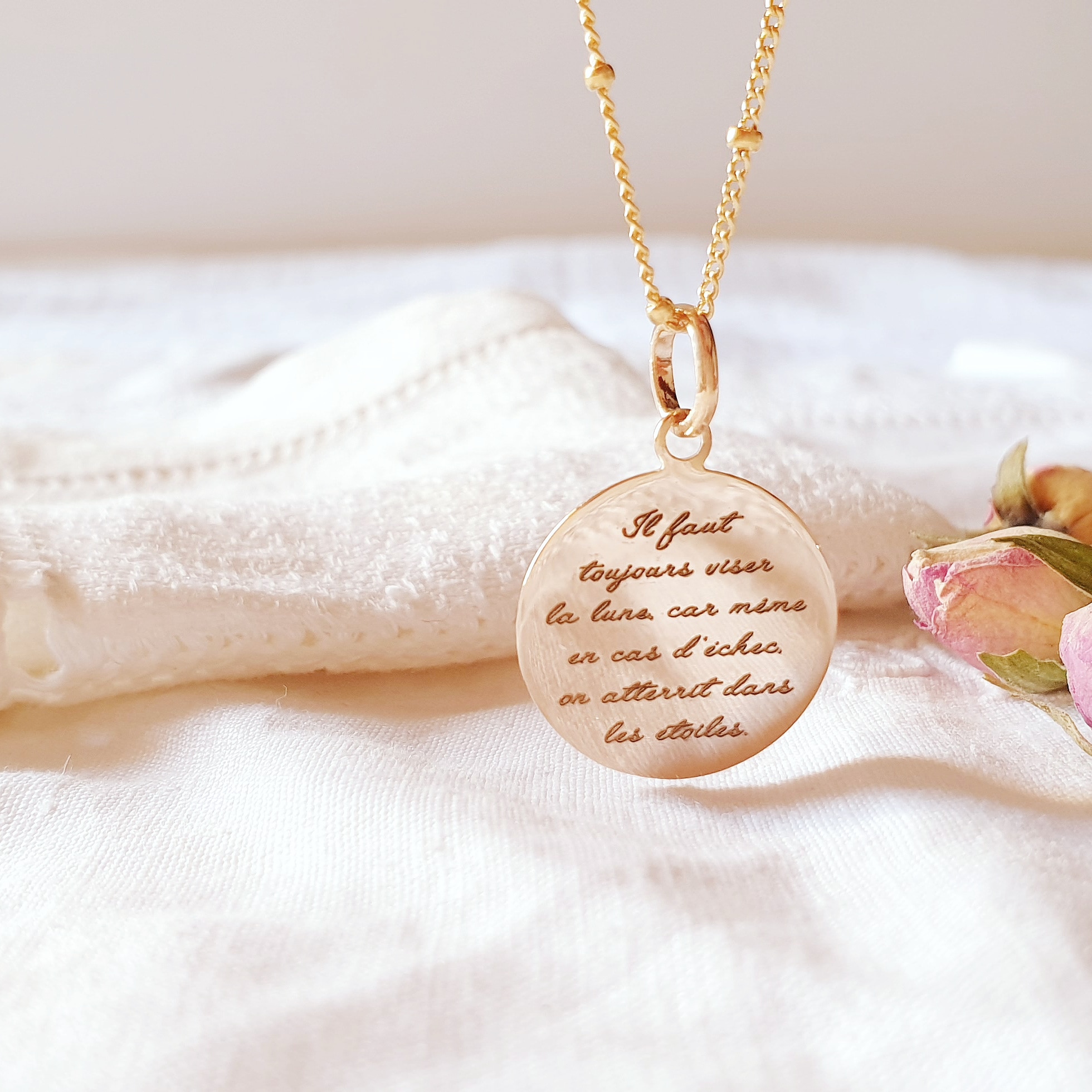 collier grave message lune reveuse