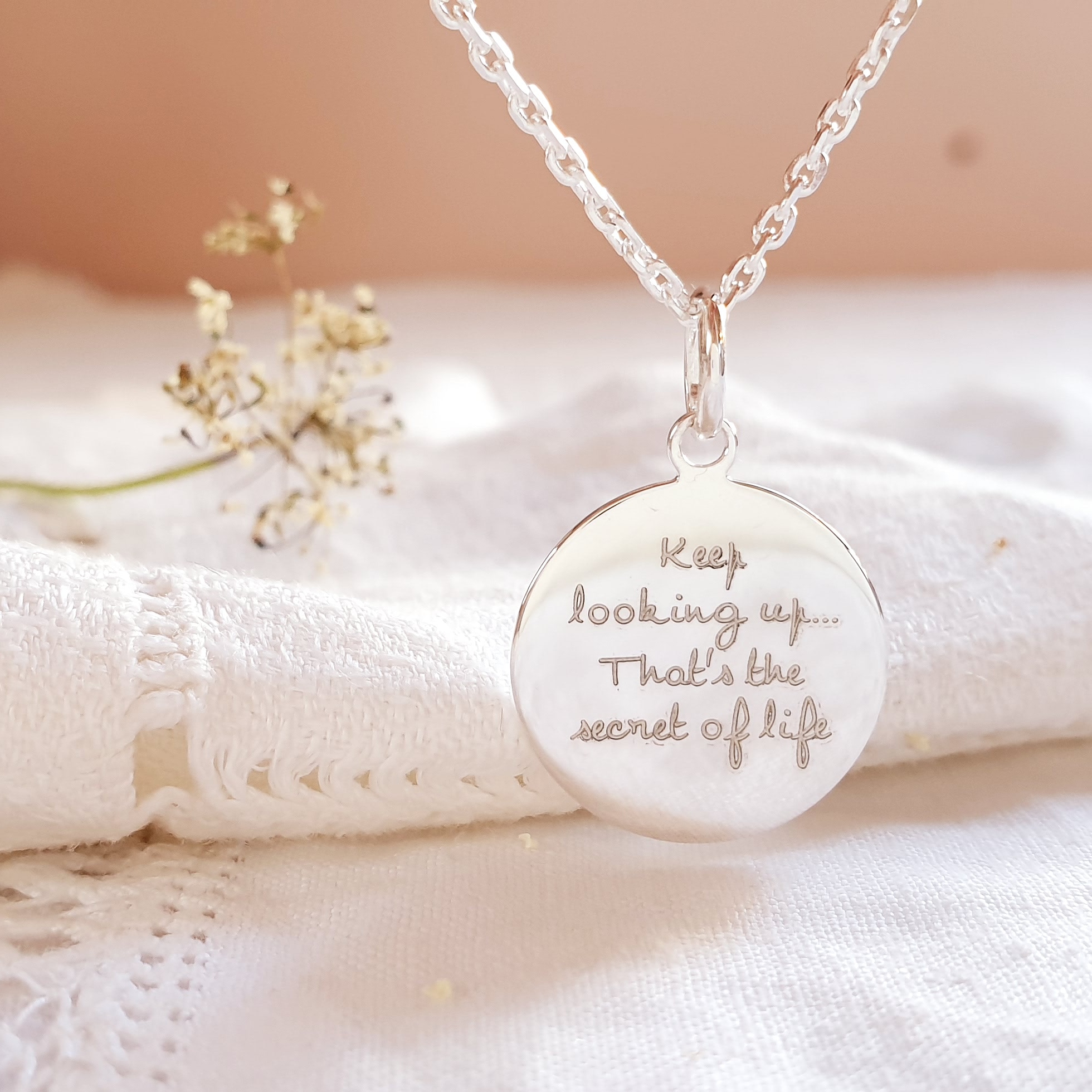 collier grave message reveuse argent