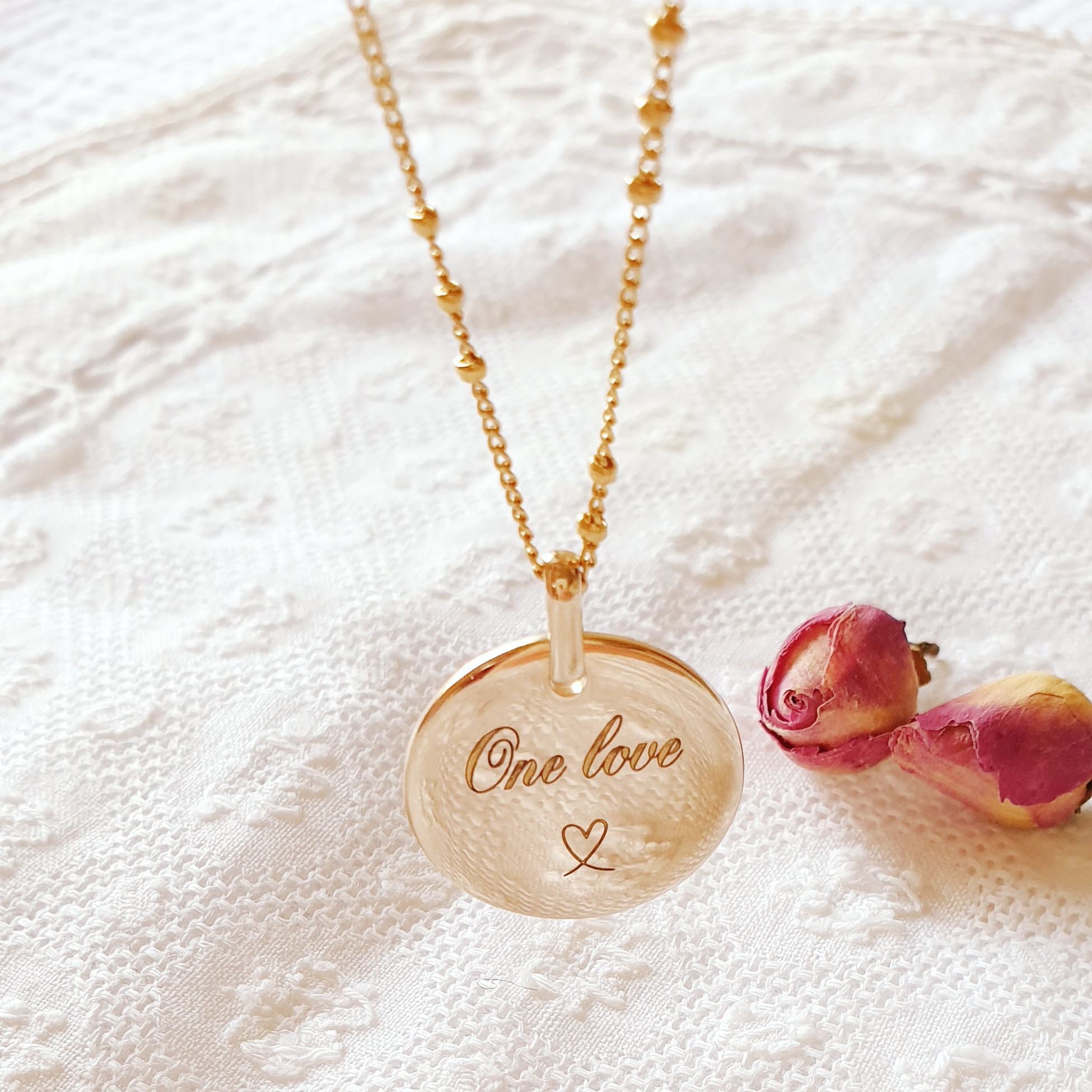 idee cadeau femme medaille plaque or