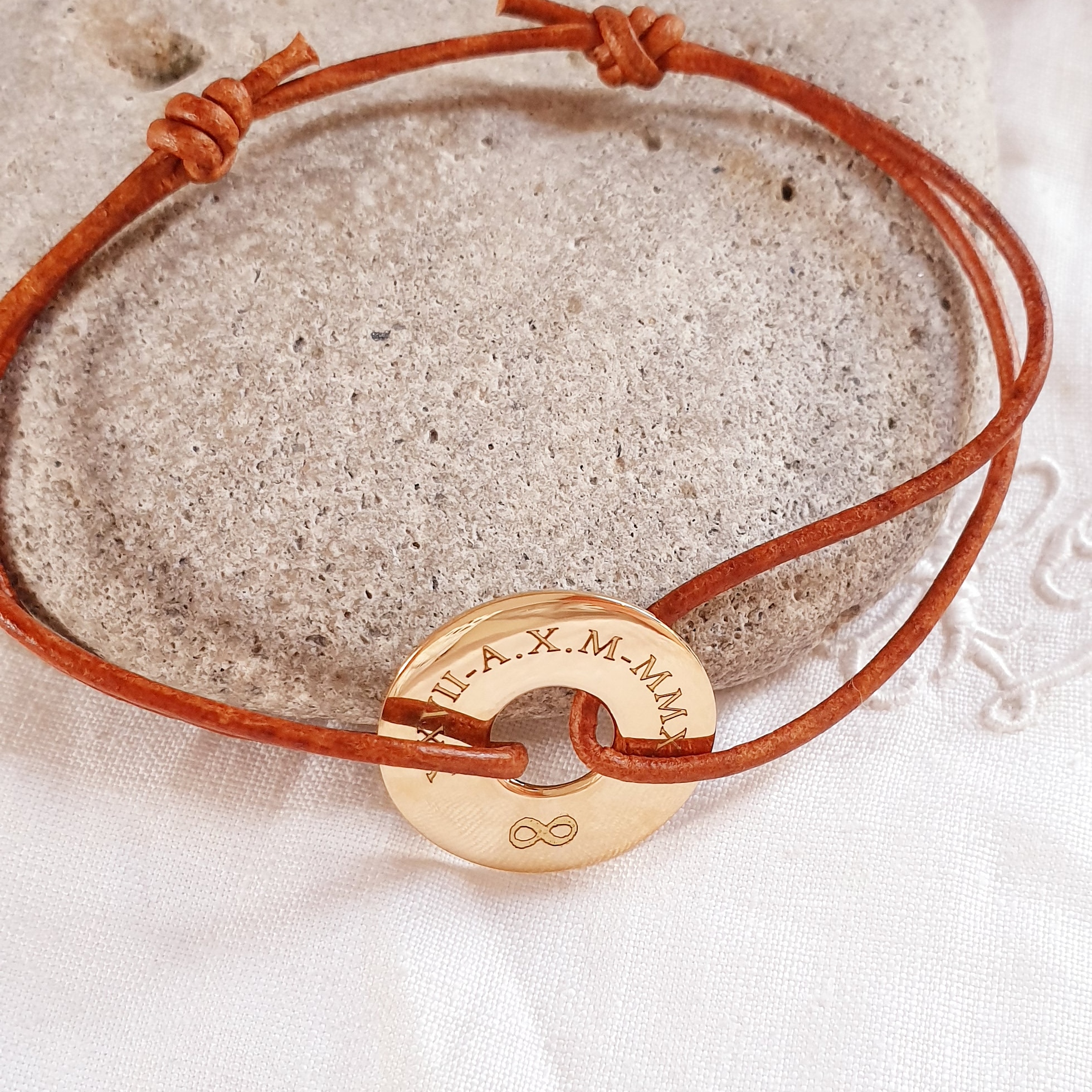 Idee cadeau Bracelet homme personnalise plaque or cordon cuir