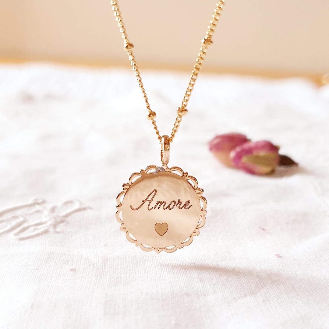 collier grave pour fille