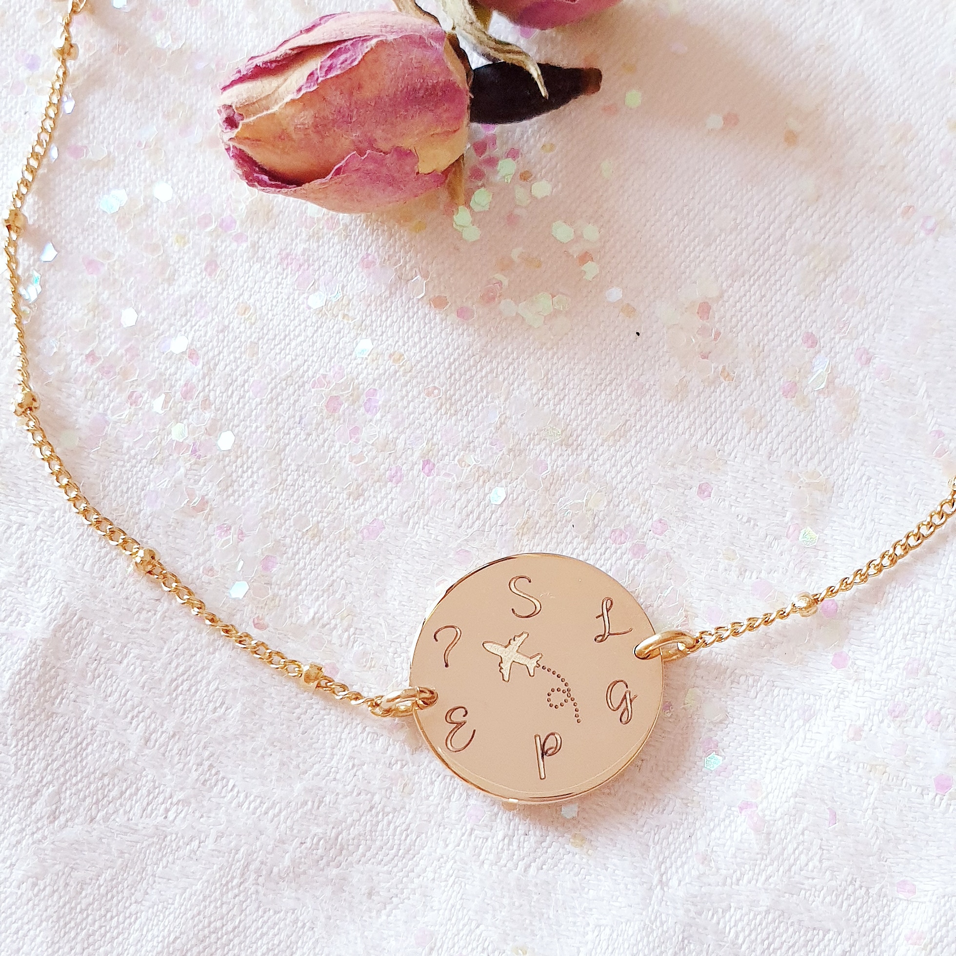 bracelet dessin initiales adoree