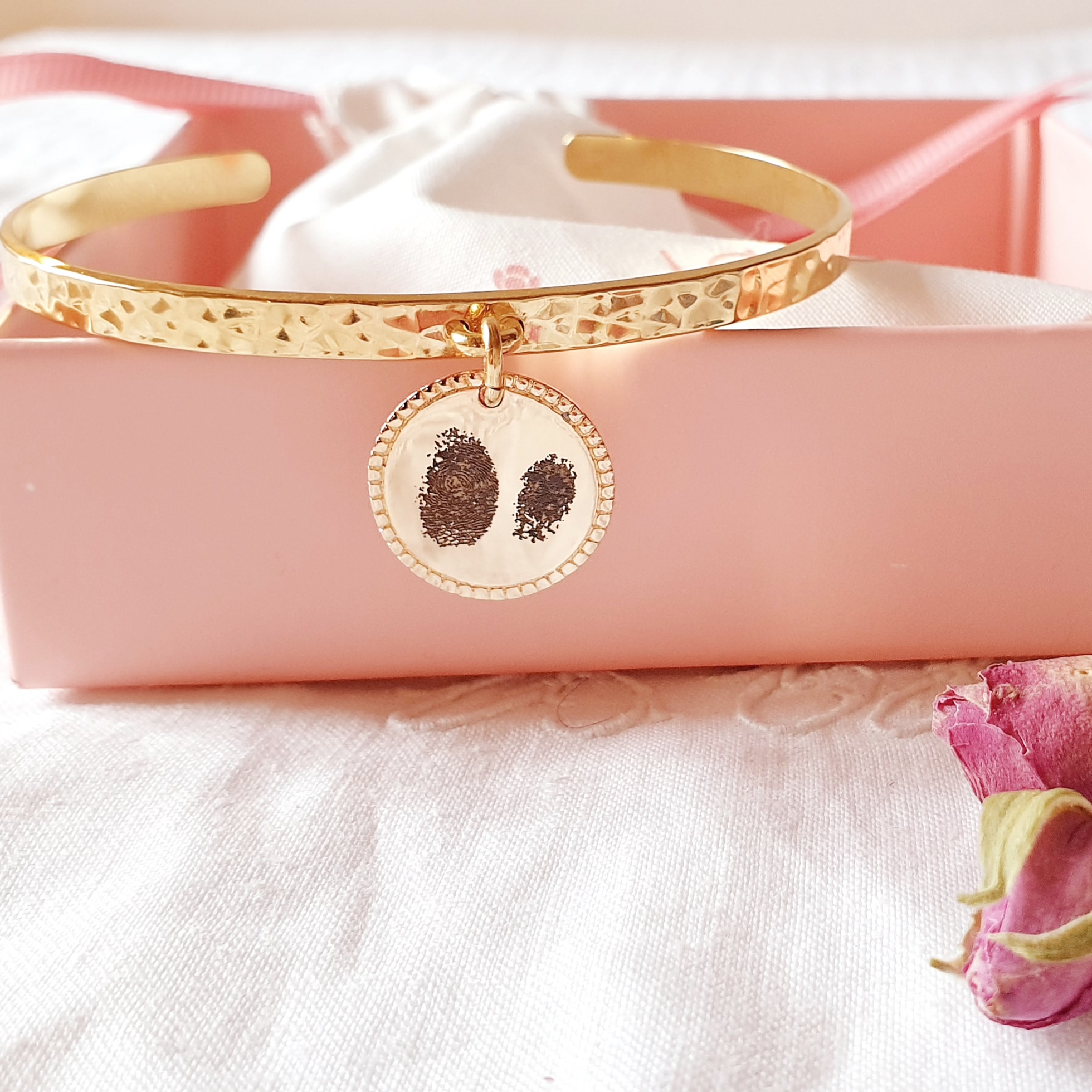 bracelet grave dessin empreintes idole