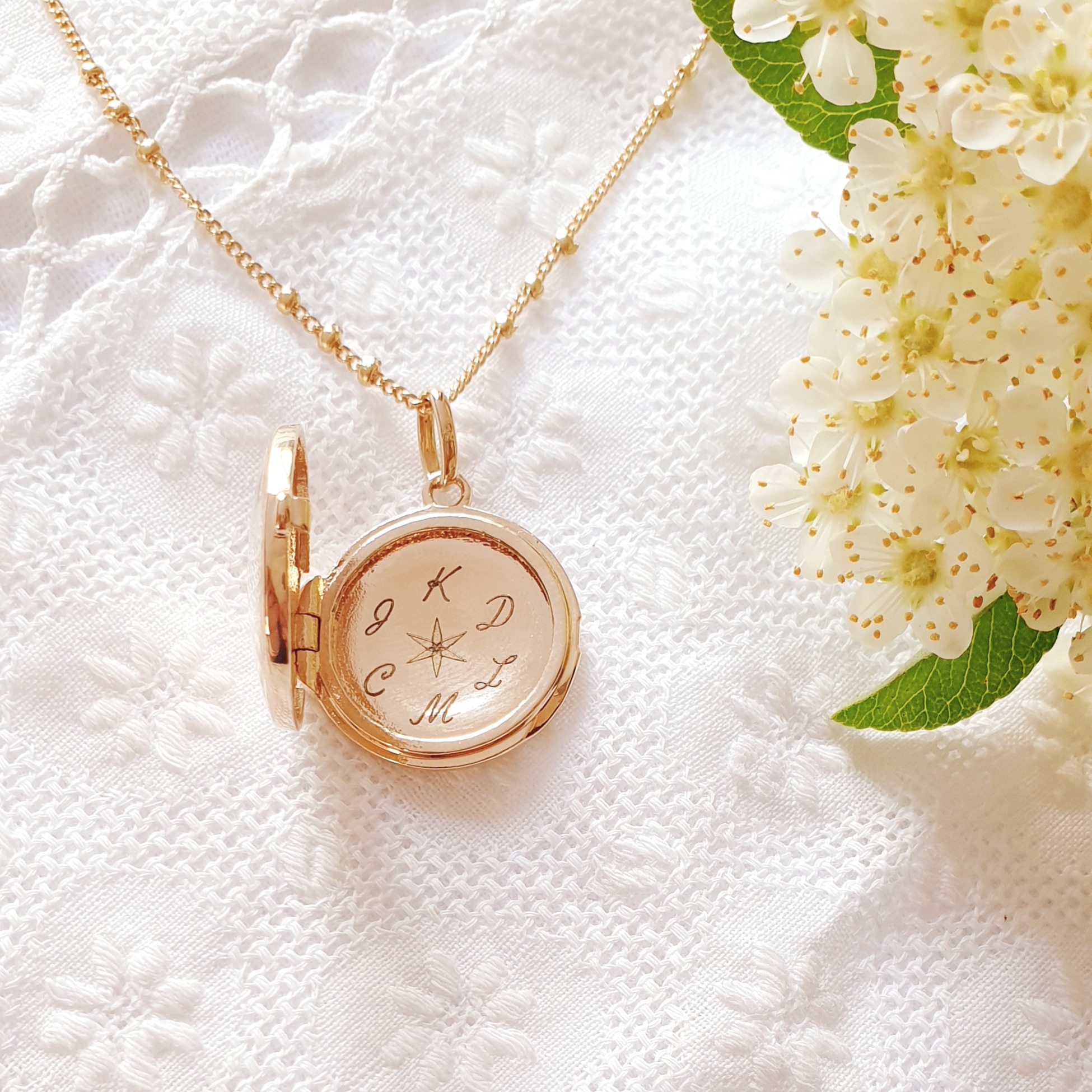 collier famille rose des vents dessin etoile secrete