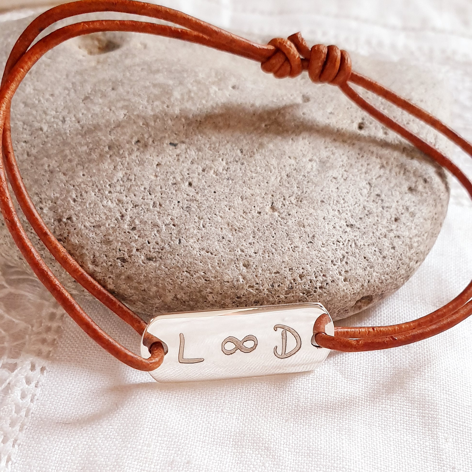 bijou homme cordon cuir grave initiales 
