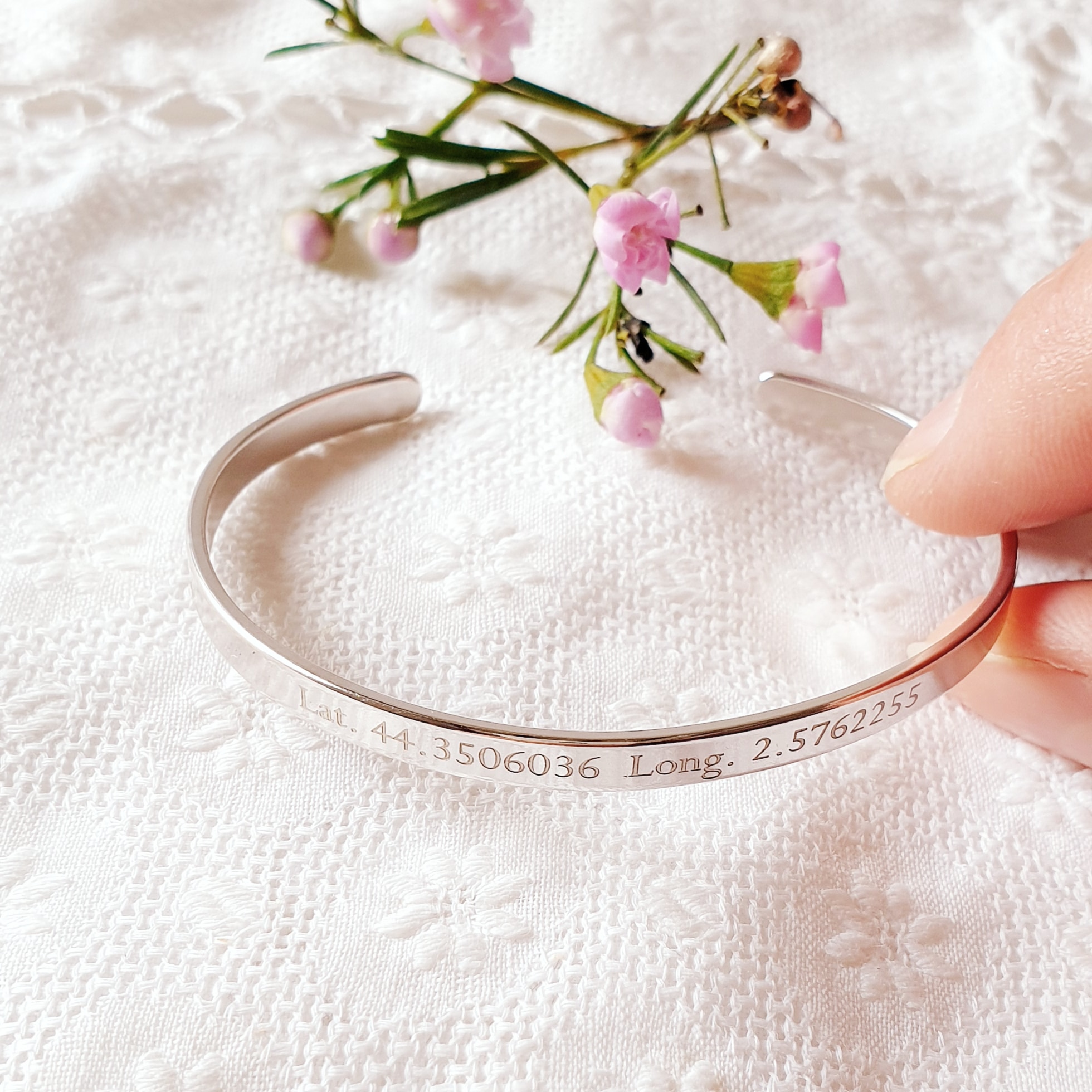 bracelet jonc femme personnalise coordonnees gps