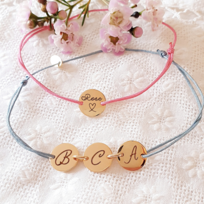 bracelet cordon femme personnalise medailles initiale