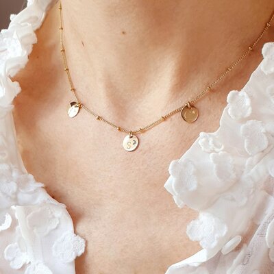 bijou-personnalise-femme-collier-initiales-famille