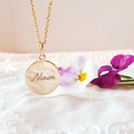 collier avec prenom medaille ronde cadeau religieux reveuse