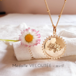 pendentif fleur de naissance avril marguerite