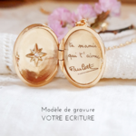bijou avec ecriture gravee
