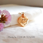 medaillon coeur avec feuilles grave