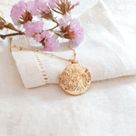 medaillon photo motif floral