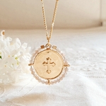 collier croix or et pierre de naissance