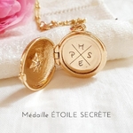 collier medaillon personnalisable pour femme