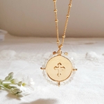 collier croix et pierre de naissance nacre blanc