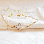 bracelet avec croix nacre