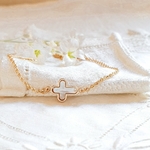 bracelet croix or et nacre