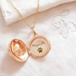 bijou souvenir avec empreinte chat