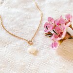 pendentif-nacre-fleur-trefle-croix
