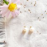 perles-nacre-blanche-boucles-oreille