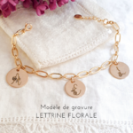bracelet-personnalise-lettrine-florale-initiale-gravure