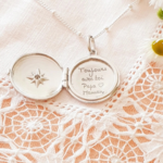 medaillon-personnalise-cadeau-pour-fille