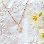 collier-plaque-or-religieux-croix-de-nacre