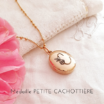 petit-medaillon-lettre-fleur