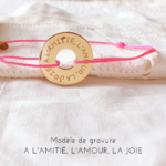 bracelet cordon cible a l amitie l amour la joie