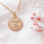 chaine collier plaque or personnalise a l infini veloutee